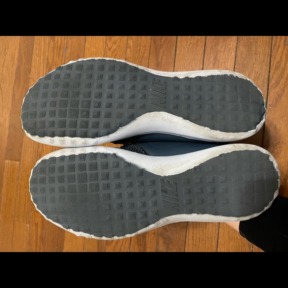 Nike 9 1/2 - Picture 4 of 4